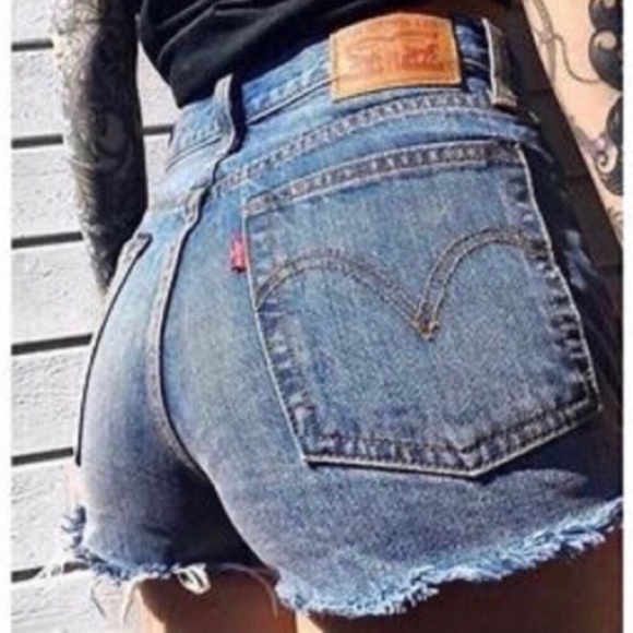 Levi's Pants - NWT Levi’s Wedgie Fit High Waisted Denim Shorts